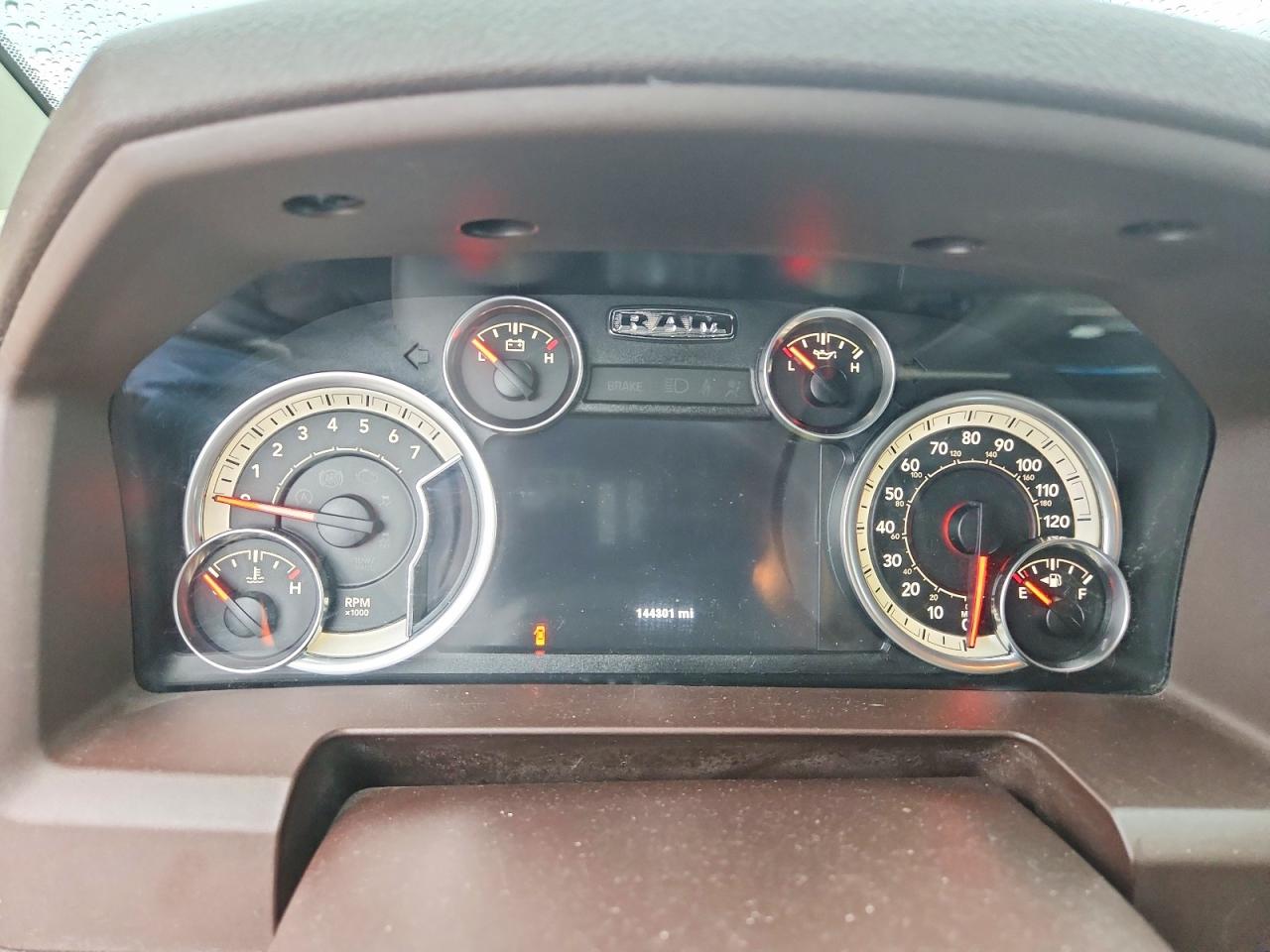 2014 RAM 1500 SLT photo 9