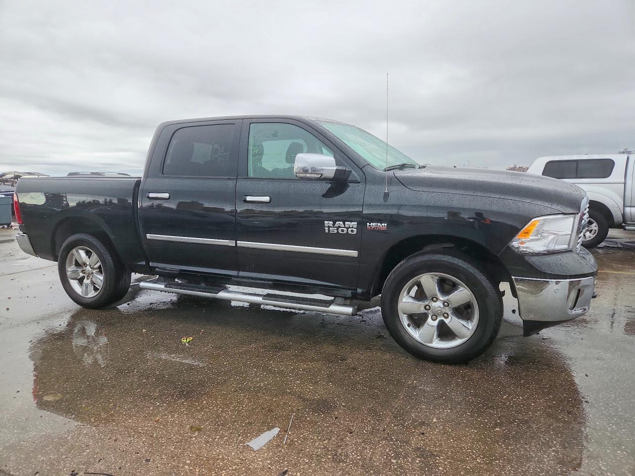 2014 RAM 1500 SLT photo 4