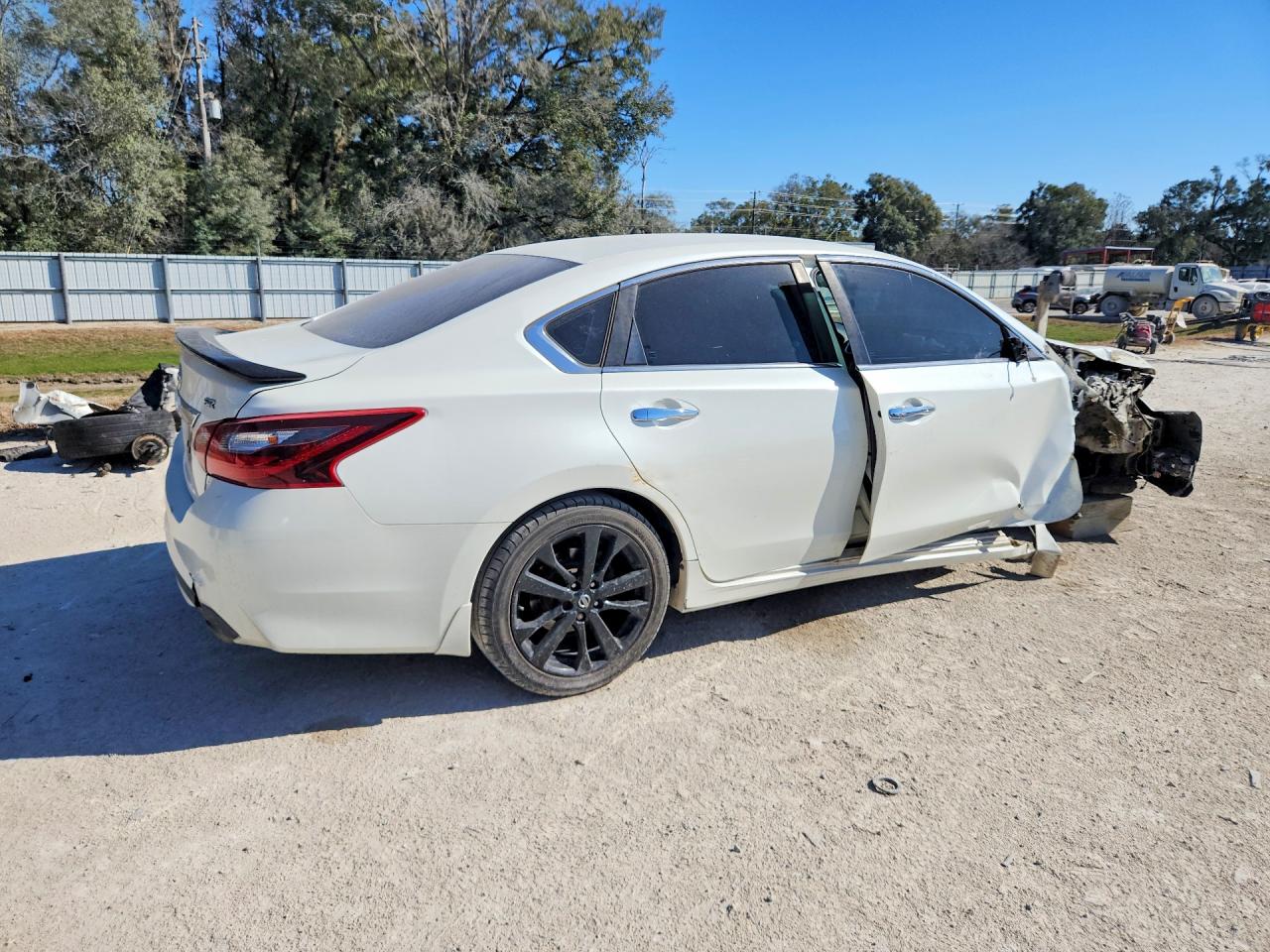 2017 NISSAN ALTIMA 2.5 SR photo 3