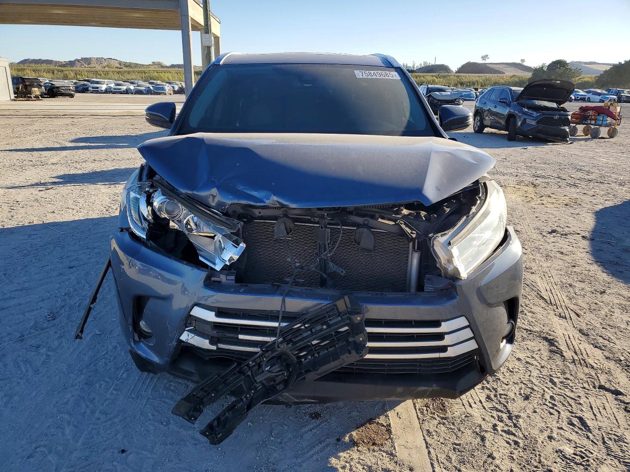 2019 TOYOTA HIGHLANDER SE photo 5