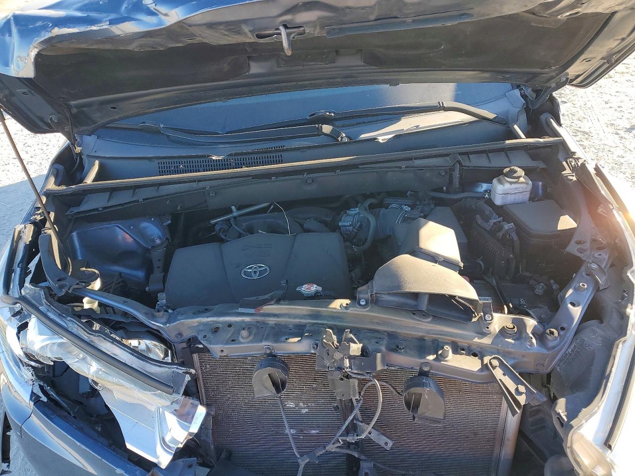 2019 TOYOTA HIGHLANDER SE photo 12