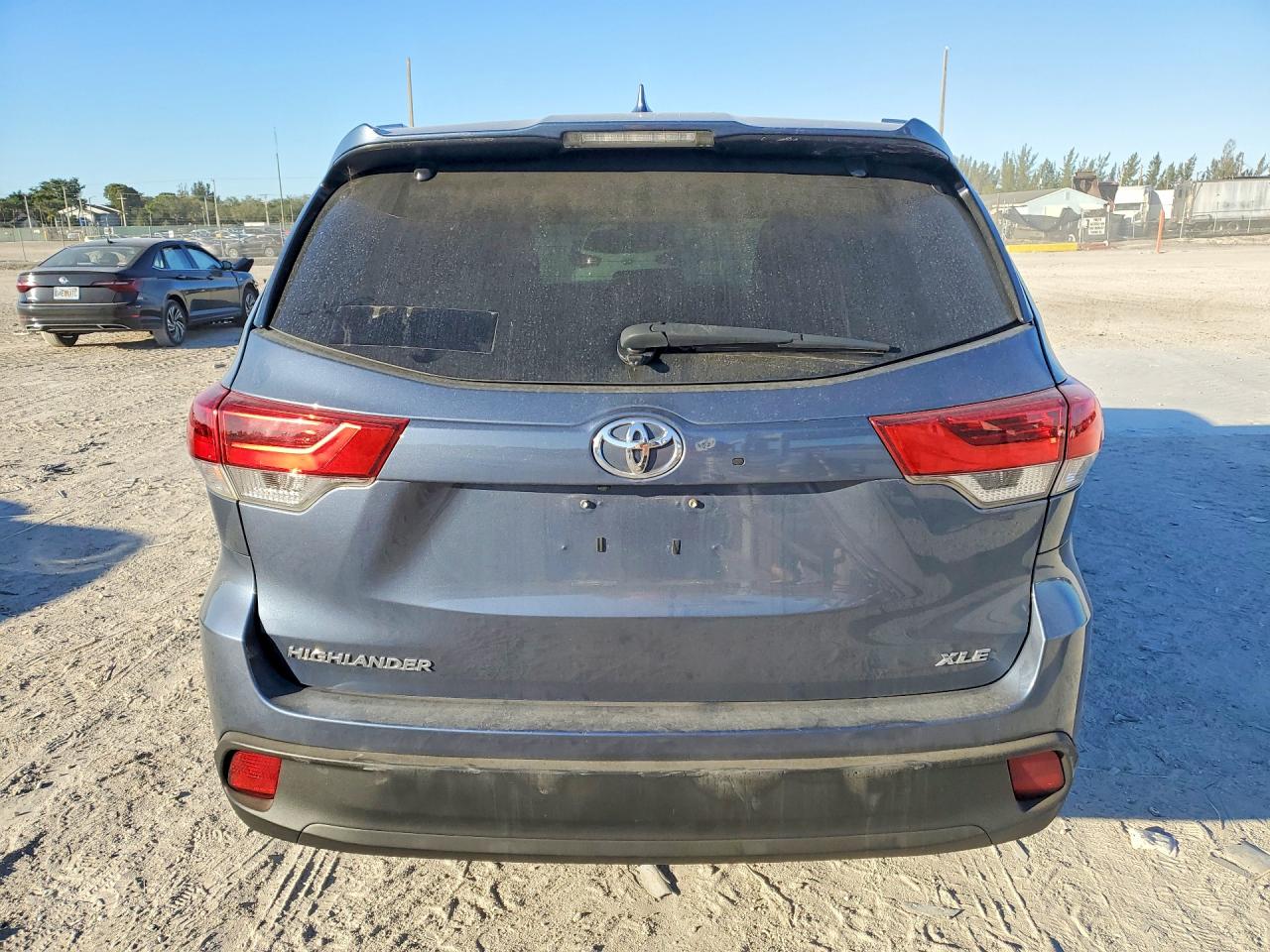 2019 TOYOTA HIGHLANDER SE photo 6