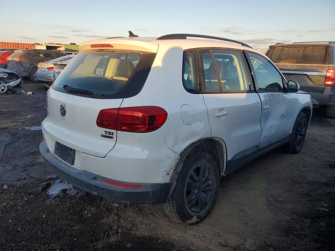 2017 VOLKSWAGEN TIGUAN S photo 3
