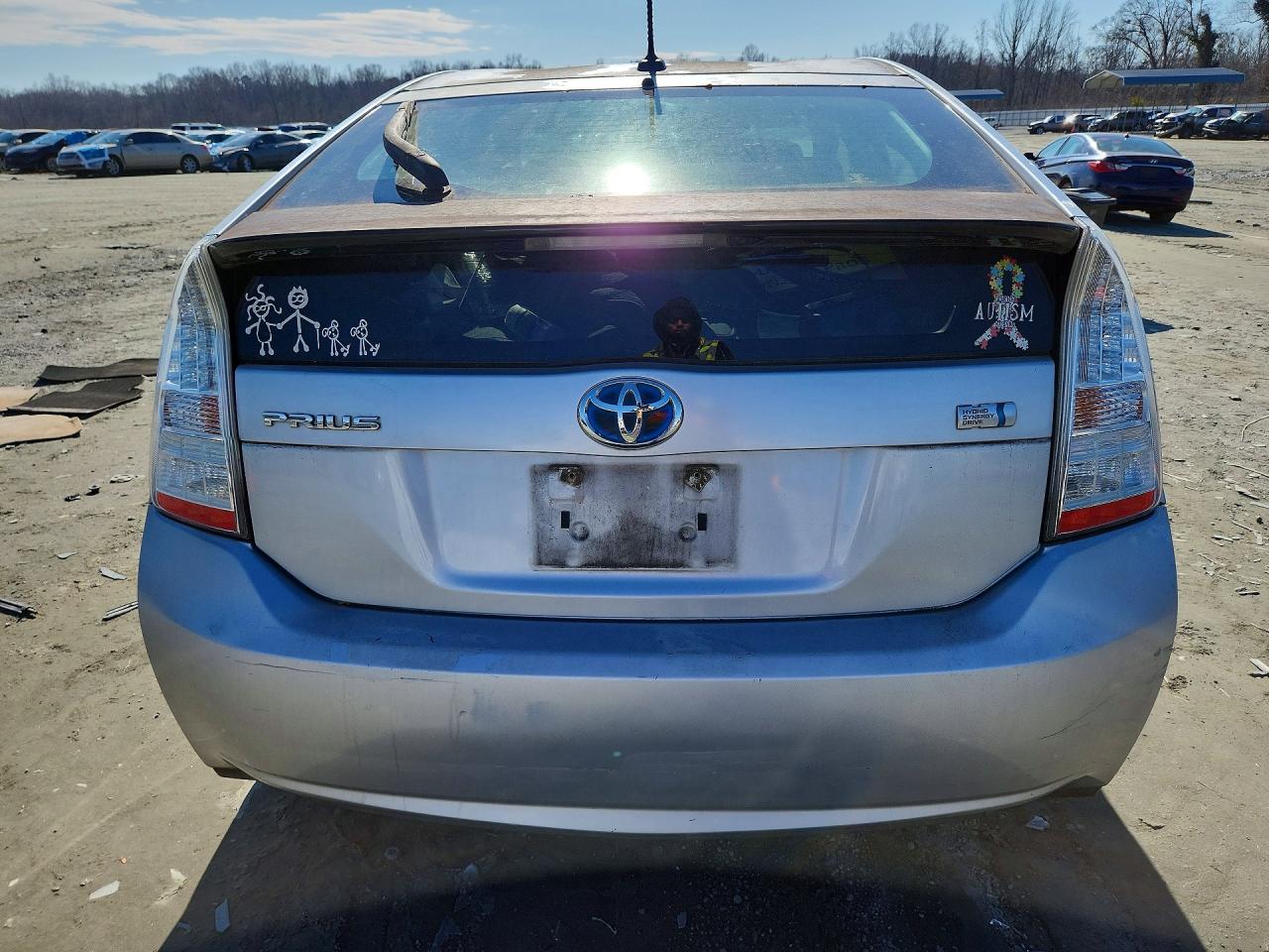 2010 TOYOTA PRIUS photo 11