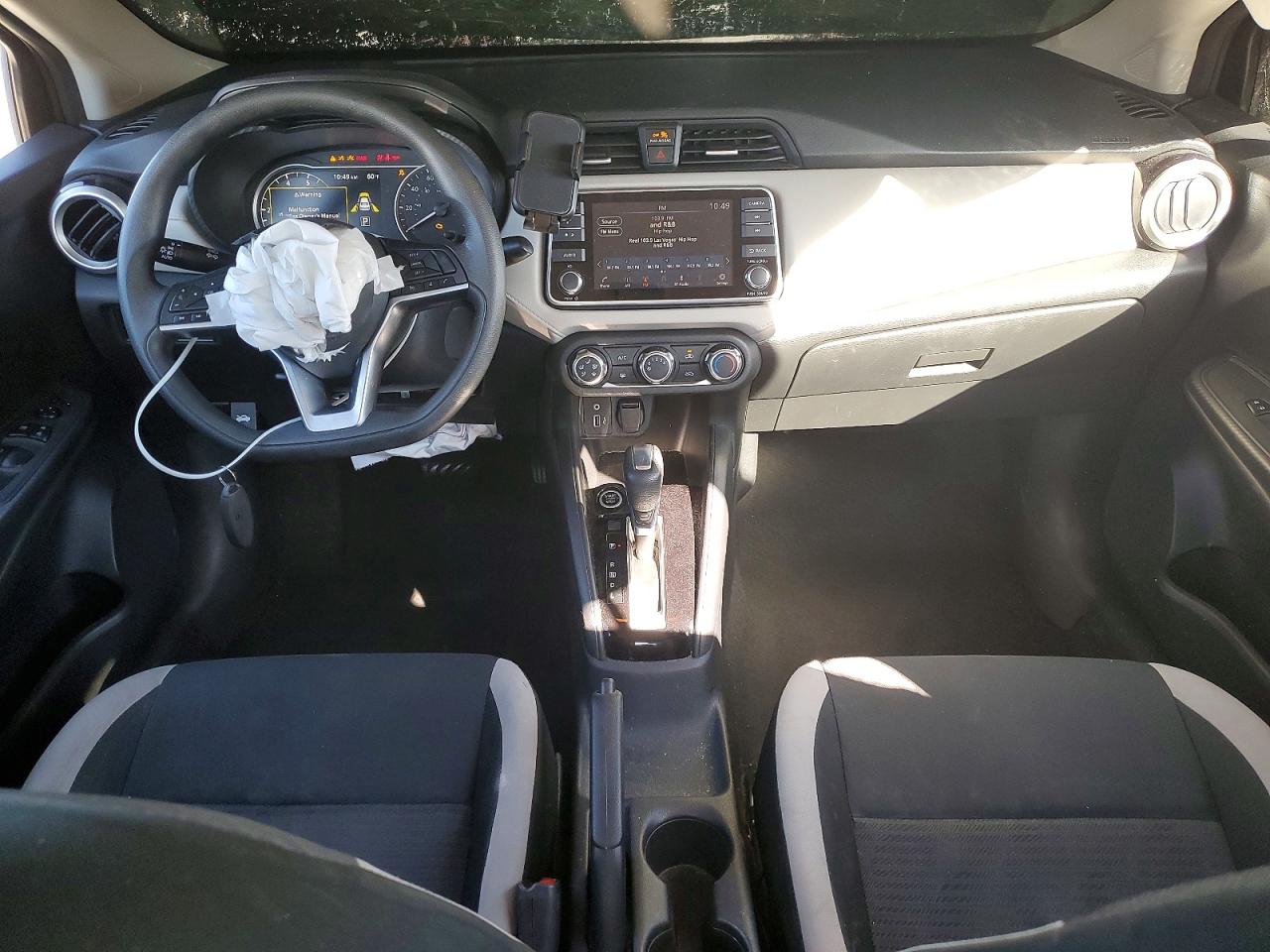 2021 NISSAN VERSA SV photo 22
