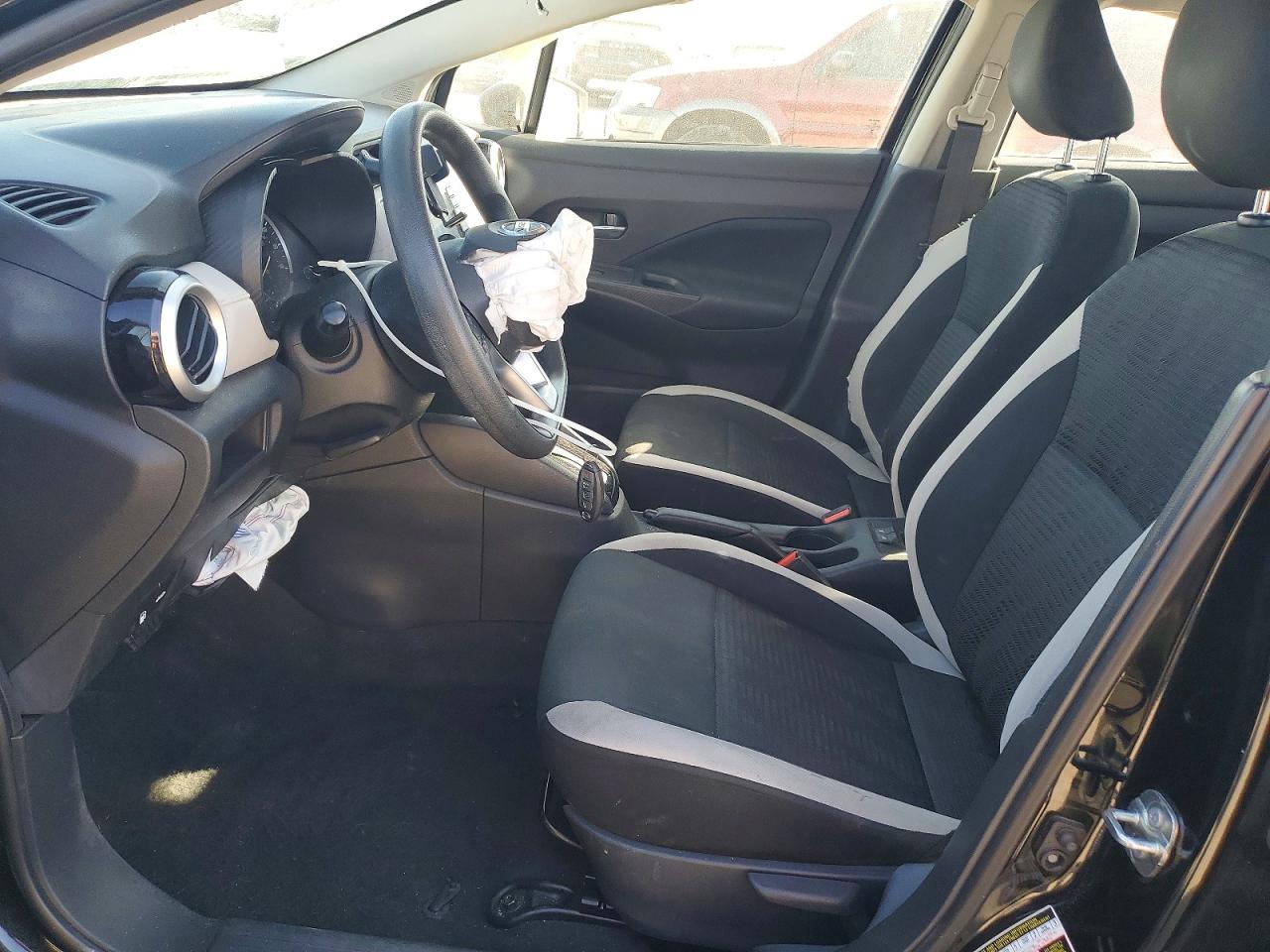 2021 NISSAN VERSA SV photo 19