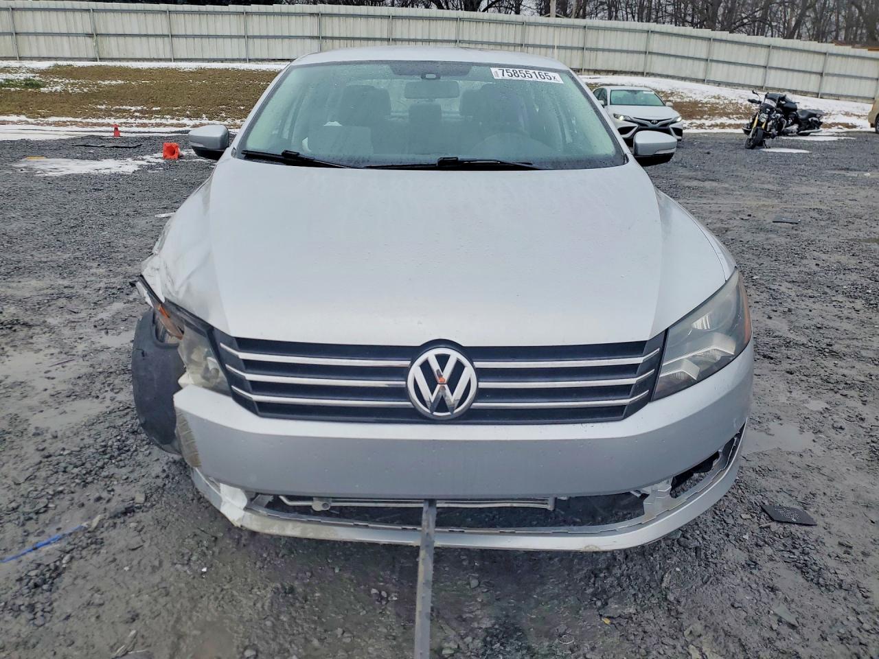 2015 VOLKSWAGEN PASSAT S photo 5