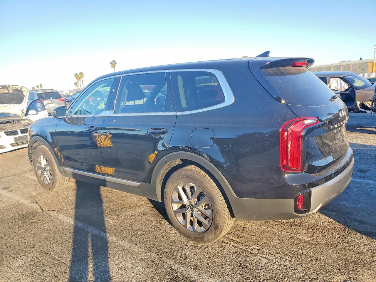2025 KIA TELLURIDE LX photo 2