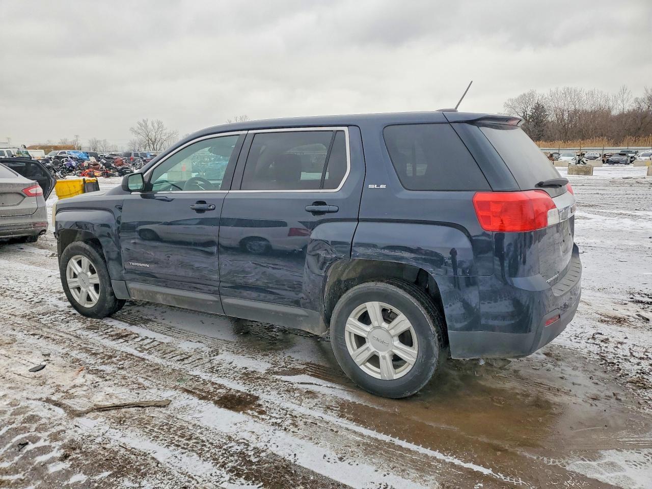 2015 GMC TERRAIN SLE photo 2