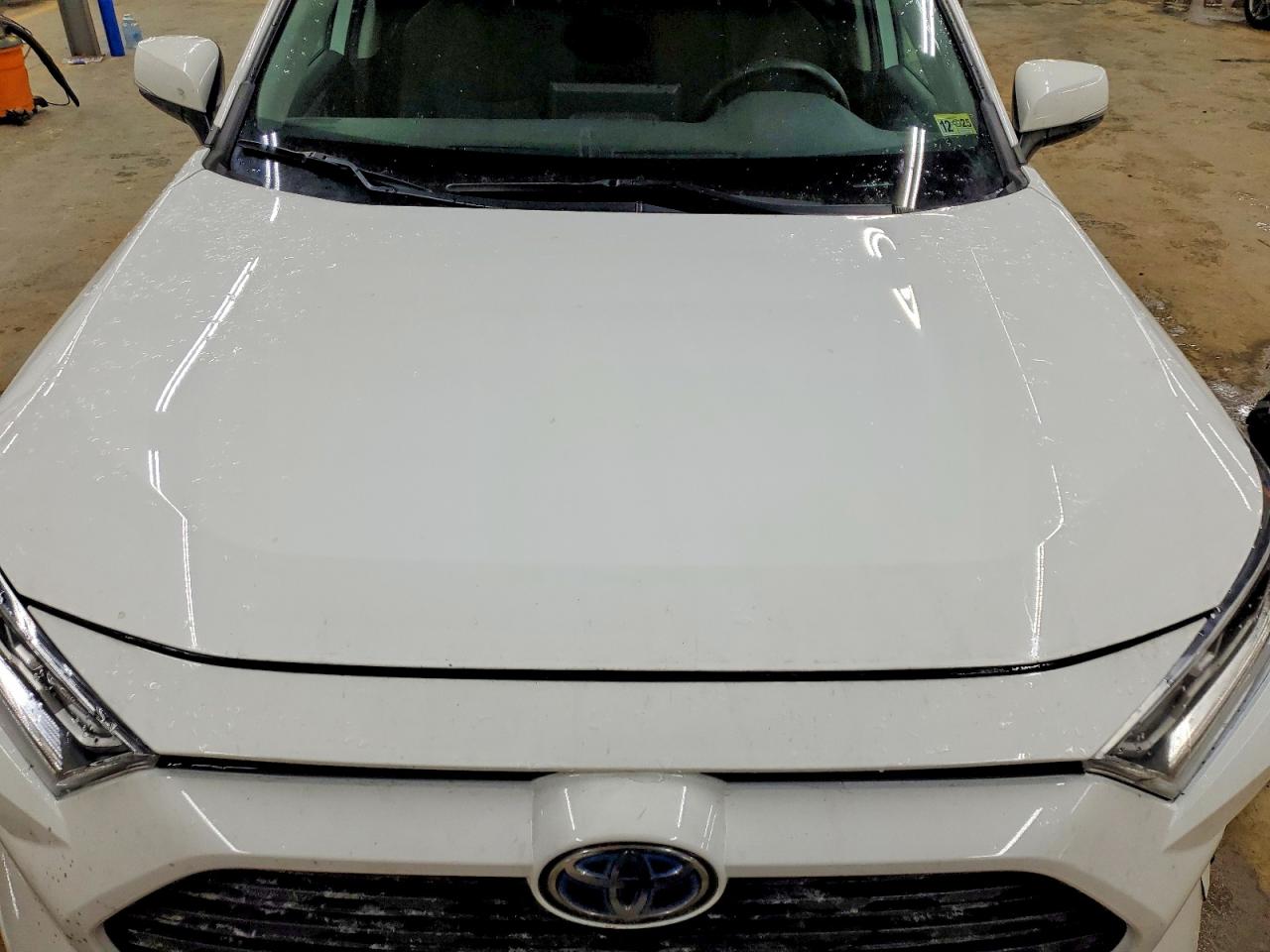 2021 TOYOTA RAV4 XLE photo 34