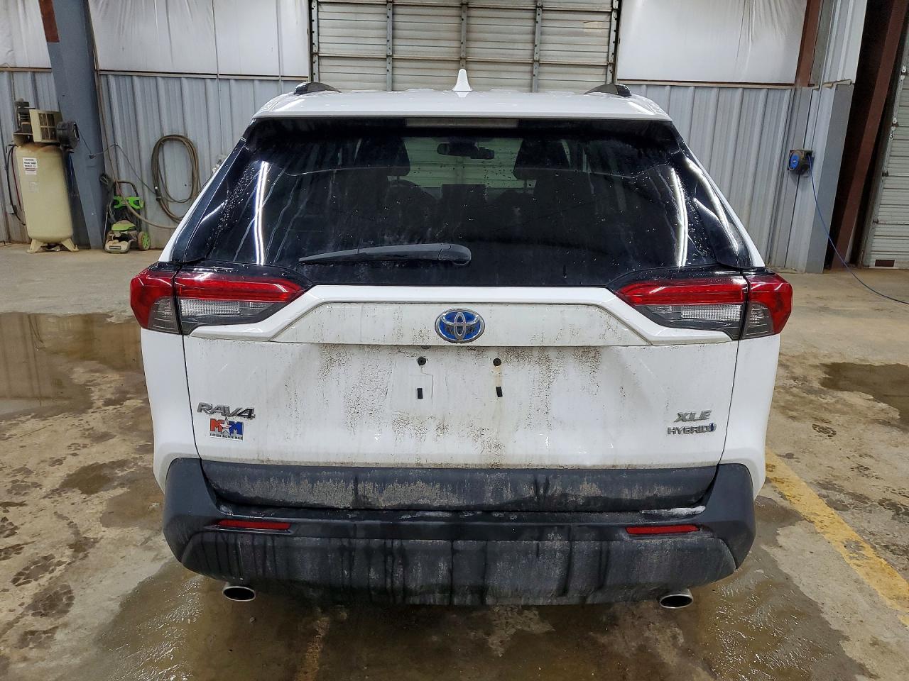 2021 TOYOTA RAV4 XLE photo 16