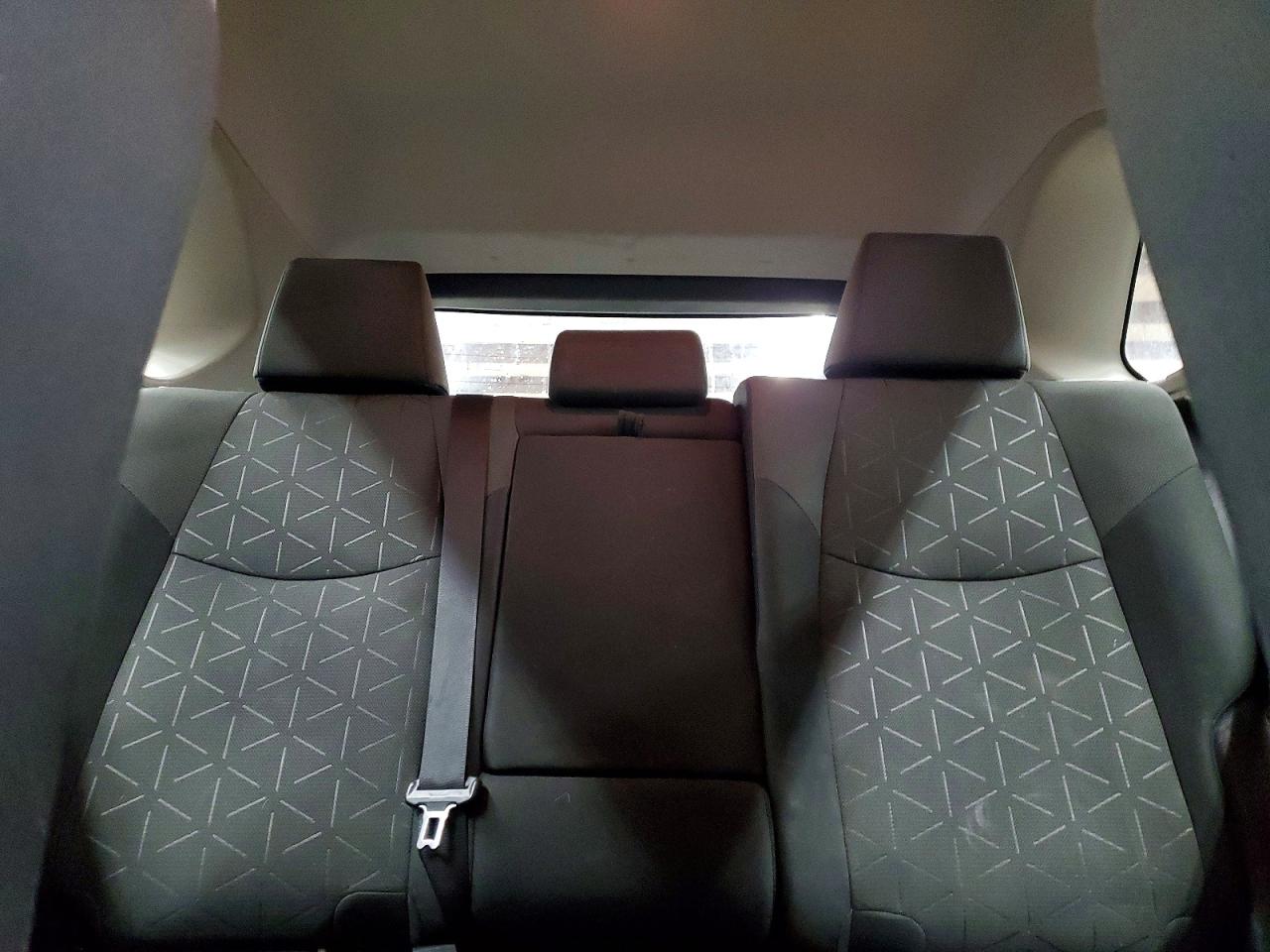 2021 TOYOTA RAV4 XLE photo 28