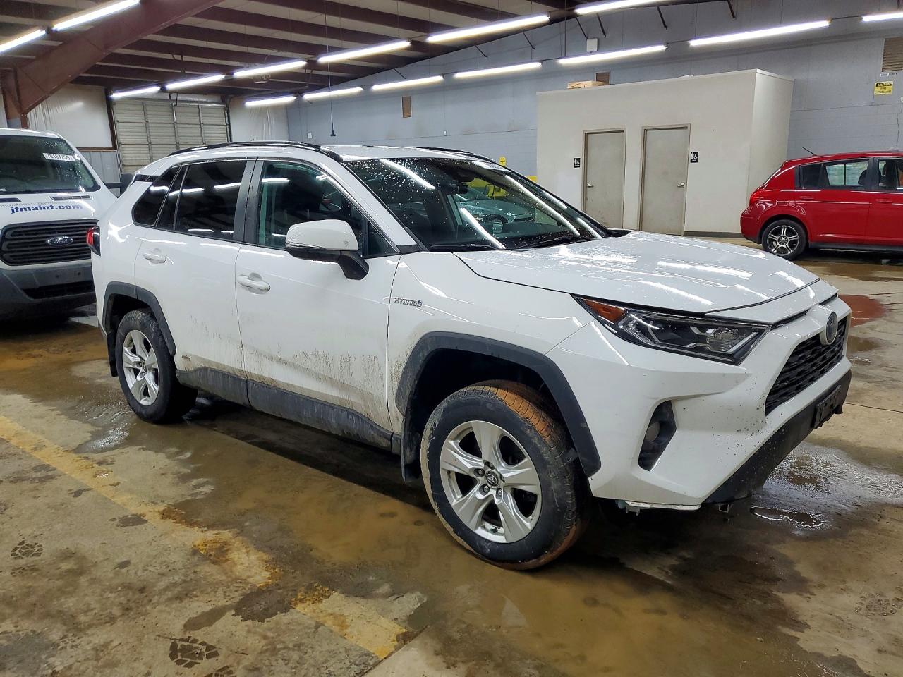 2021 TOYOTA RAV4 XLE photo 10
