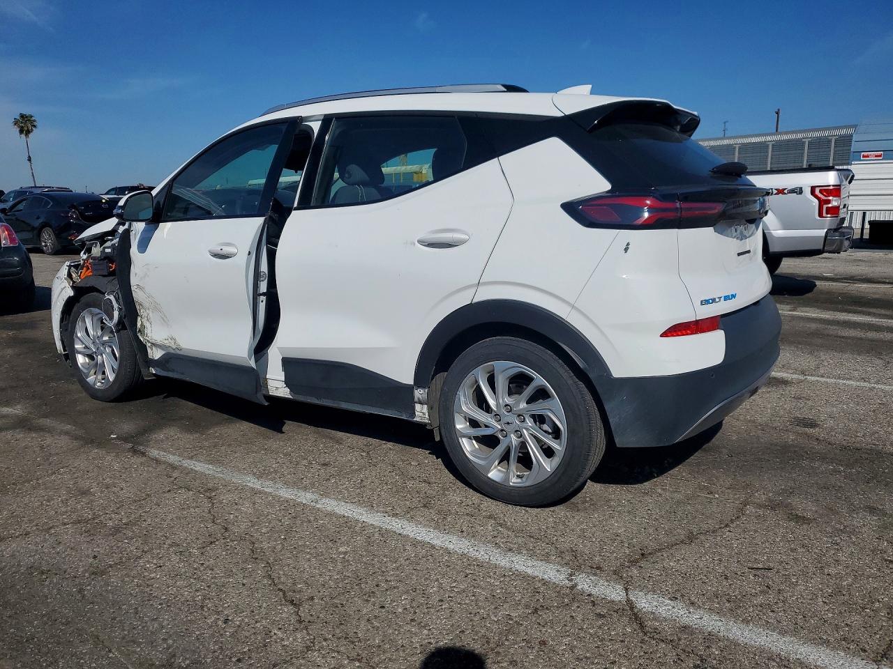 2023 CHEVROLET BOLT EUV LT photo 3