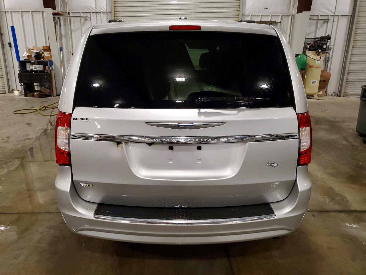 2012 CHRYSLER TOWN & COUNTRY TOURING photo 16