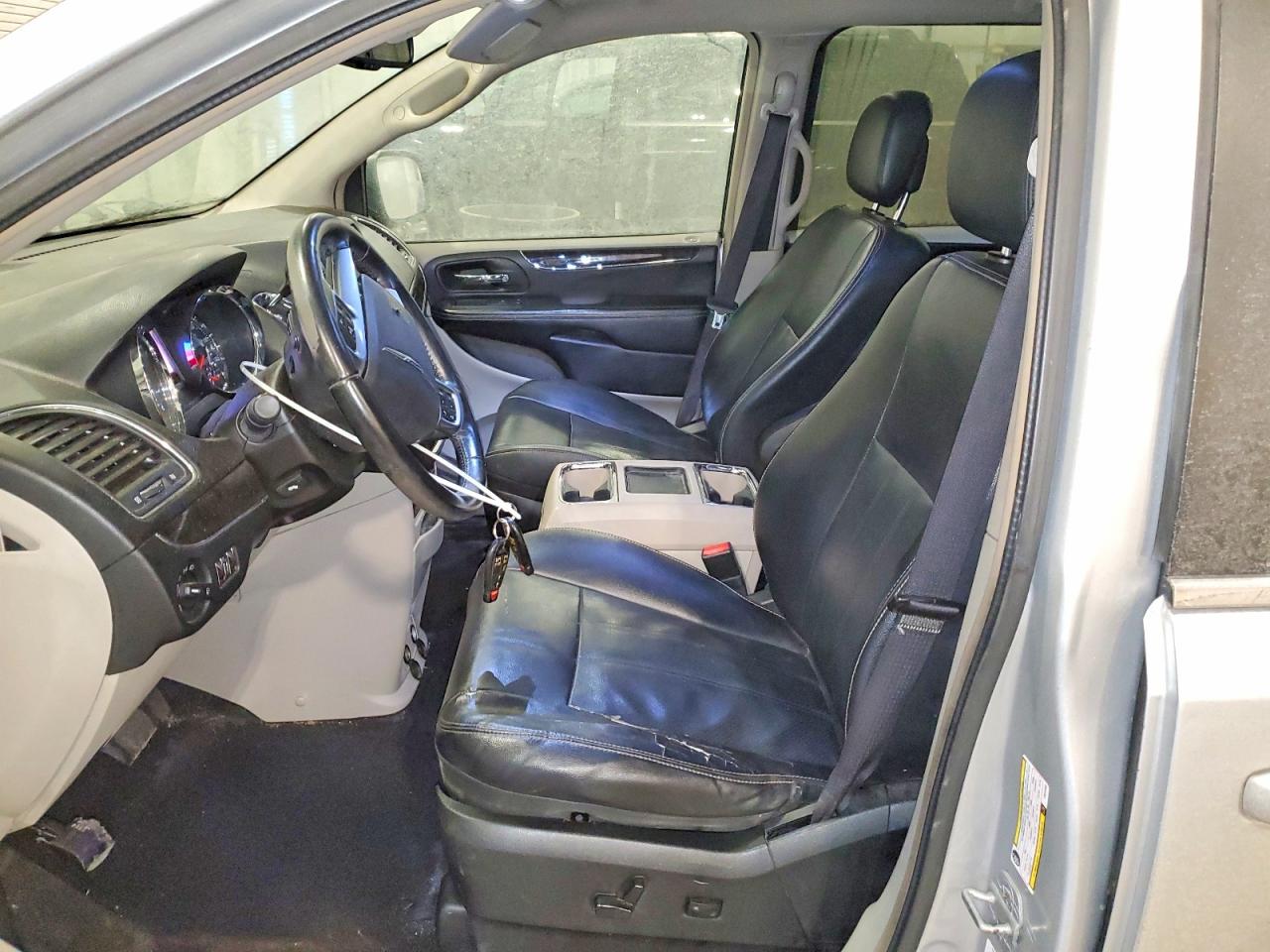 2012 CHRYSLER TOWN & COUNTRY TOURING photo 19