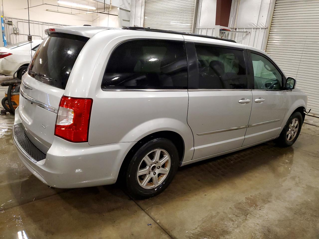 2012 CHRYSLER TOWN & COUNTRY TOURING photo 7