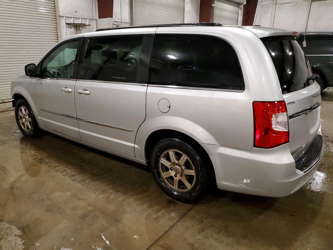 2012 CHRYSLER TOWN & COUNTRY TOURING photo 4
