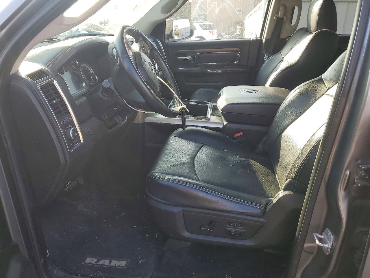 2013 RAM 1500 LARAMIE photo 19