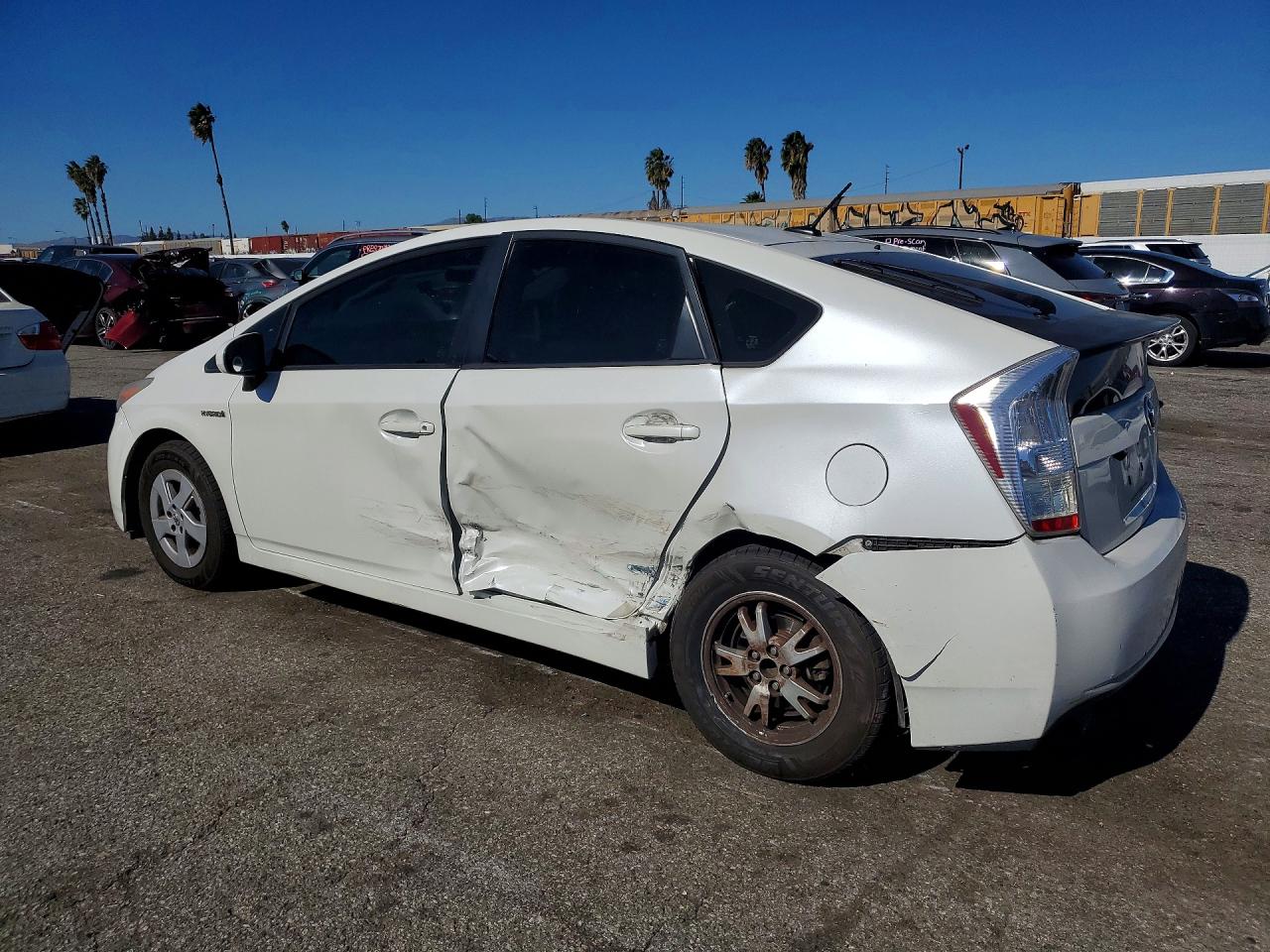 2011 TOYOTA PRIUS photo 2