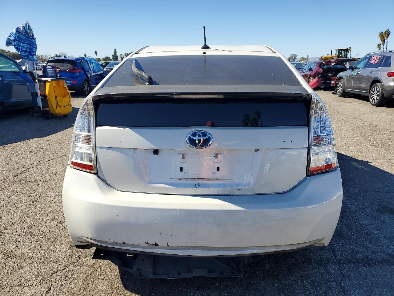 2011 TOYOTA PRIUS photo 6