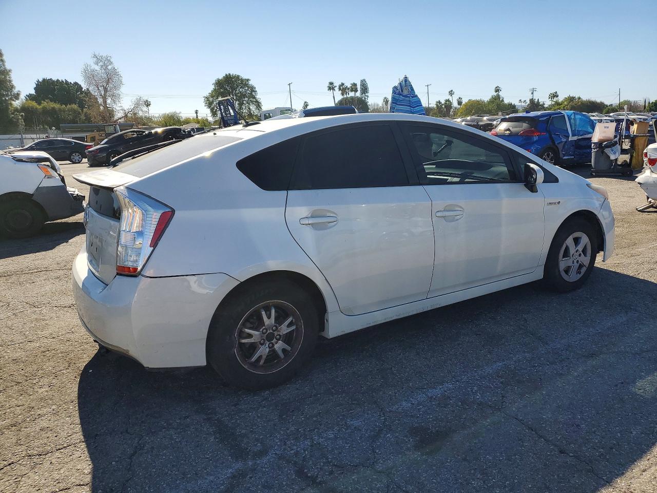 2011 TOYOTA PRIUS photo 3