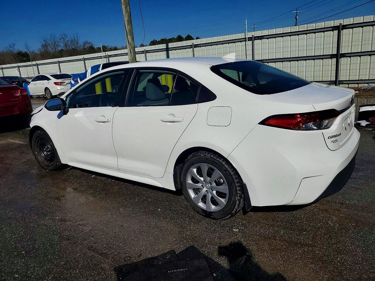 2025 TOYOTA COROLLA LE photo 4