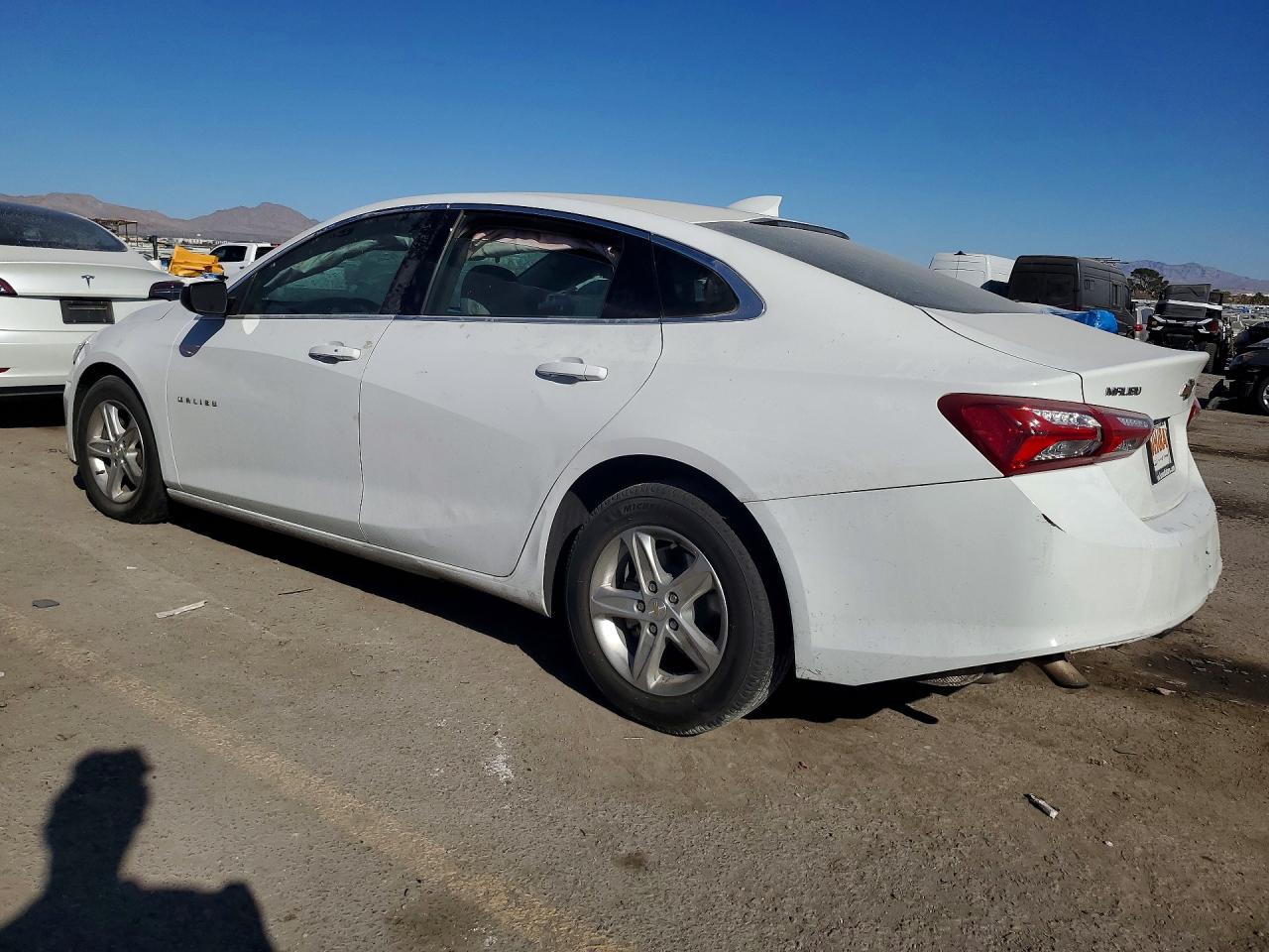 2022 CHEVROLET MALIBU LT photo 3