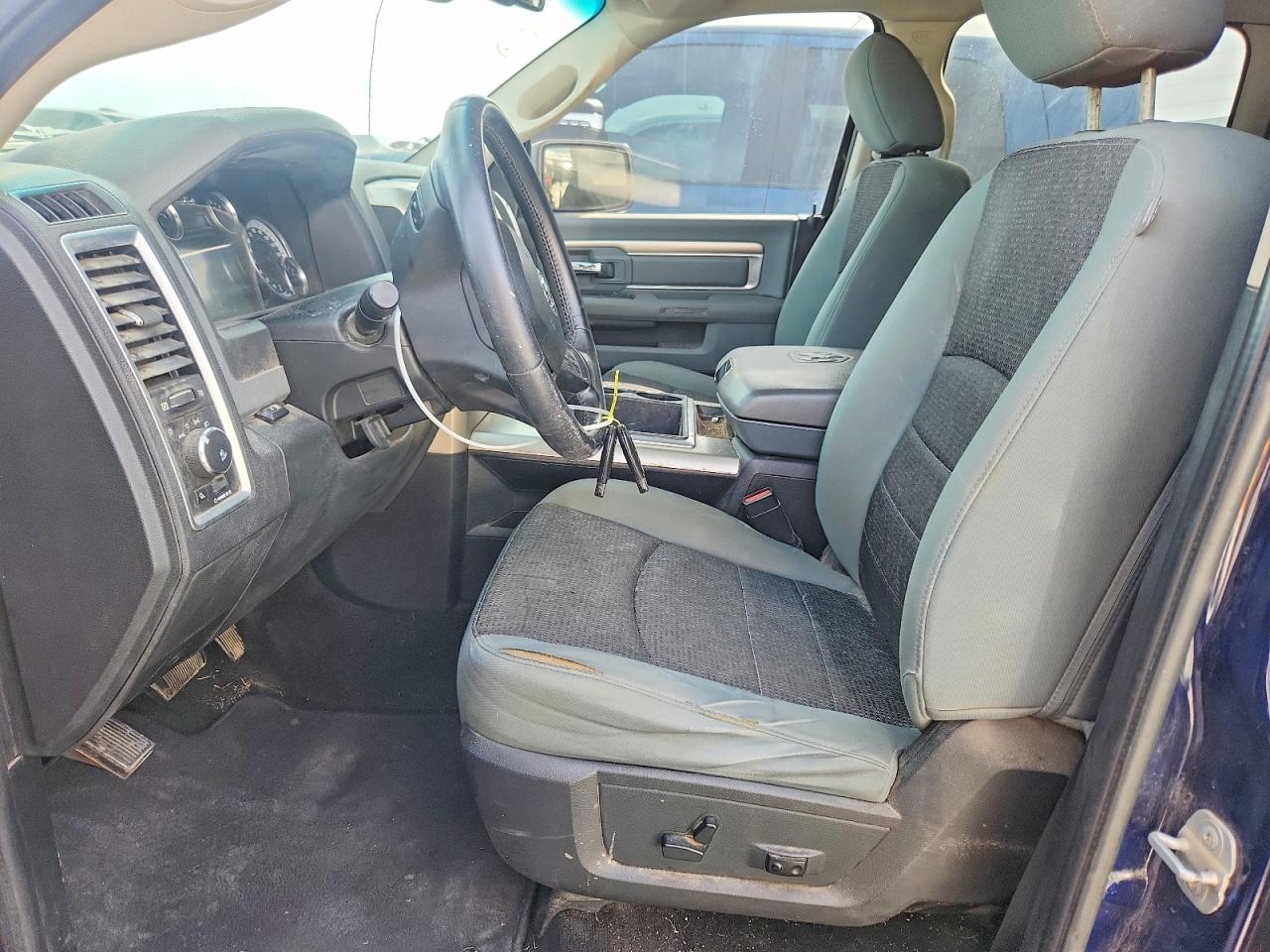 2014 RAM 1500 SLT photo 7