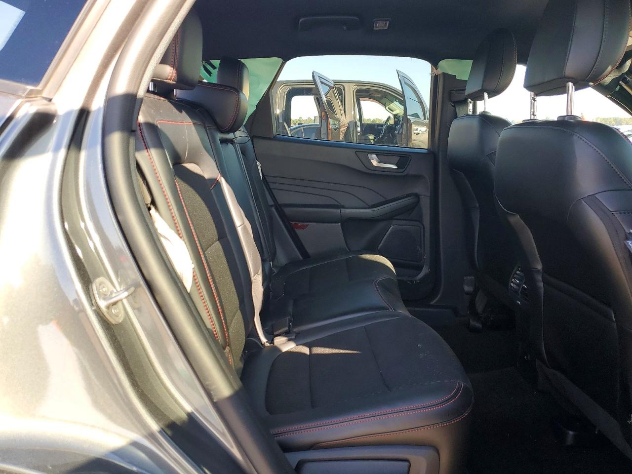 2025 FORD ESCAPE ST LINE photo 31