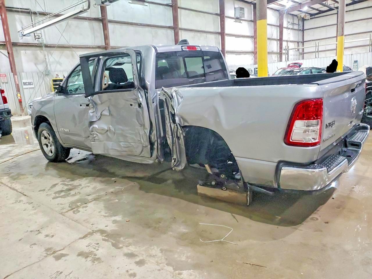 2019 RAM 1500 BIG HORN photo 3