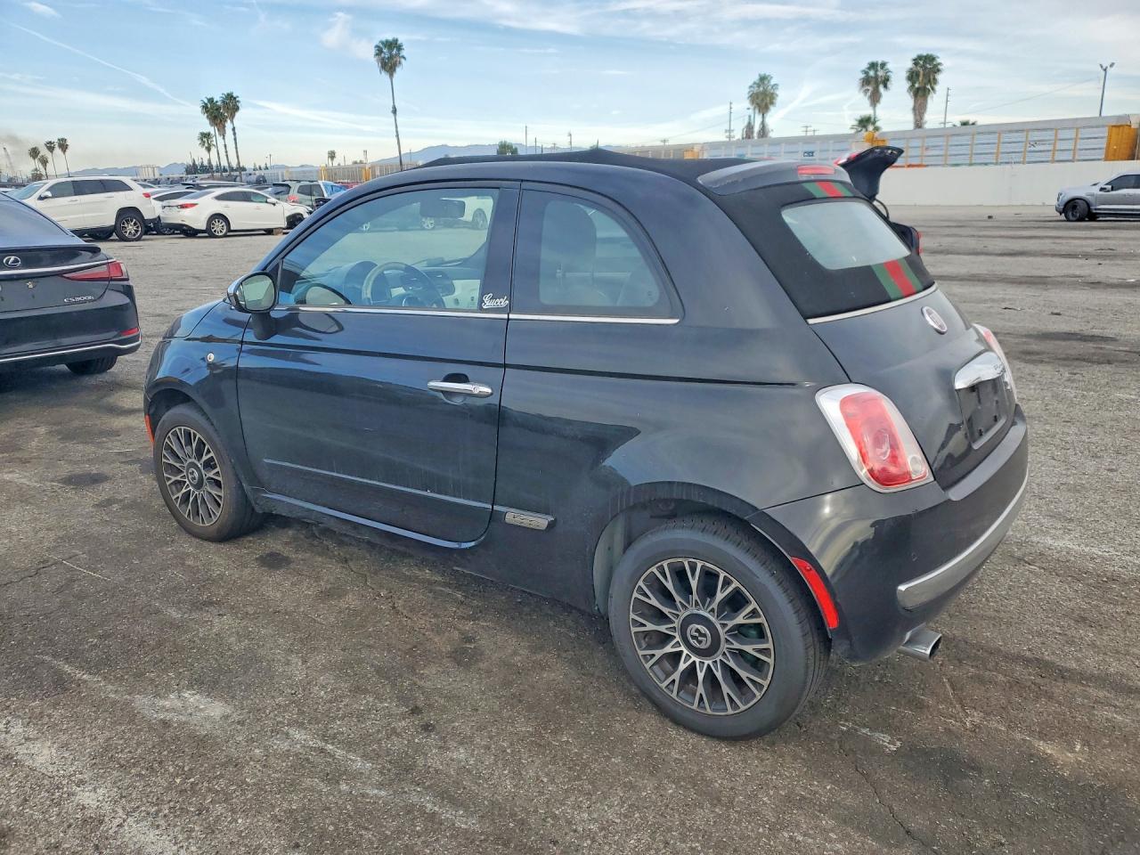 2012 FIAT 500 LOUNGE photo 2