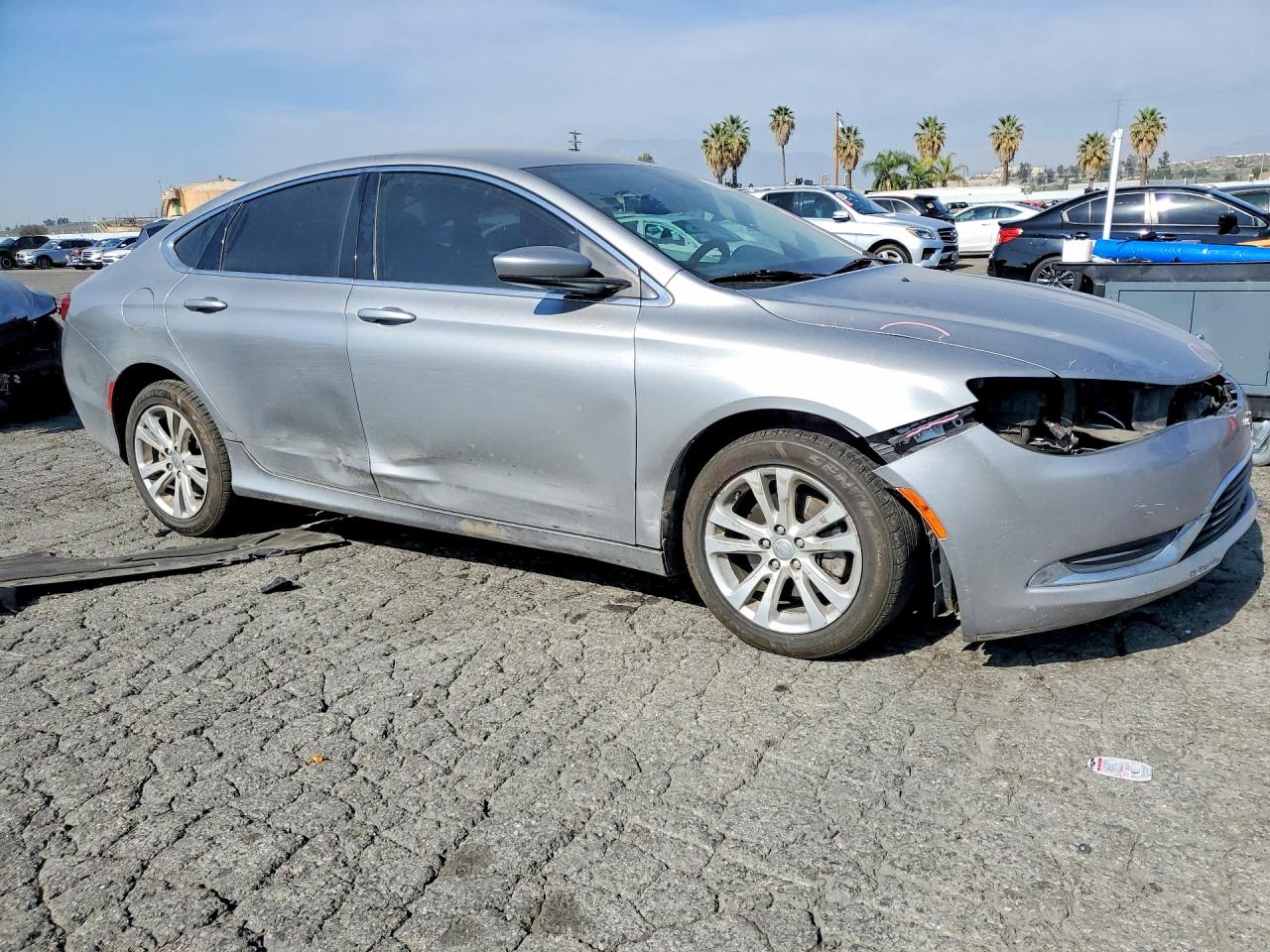 2015 CHRYSLER 200 LIMITED photo 4