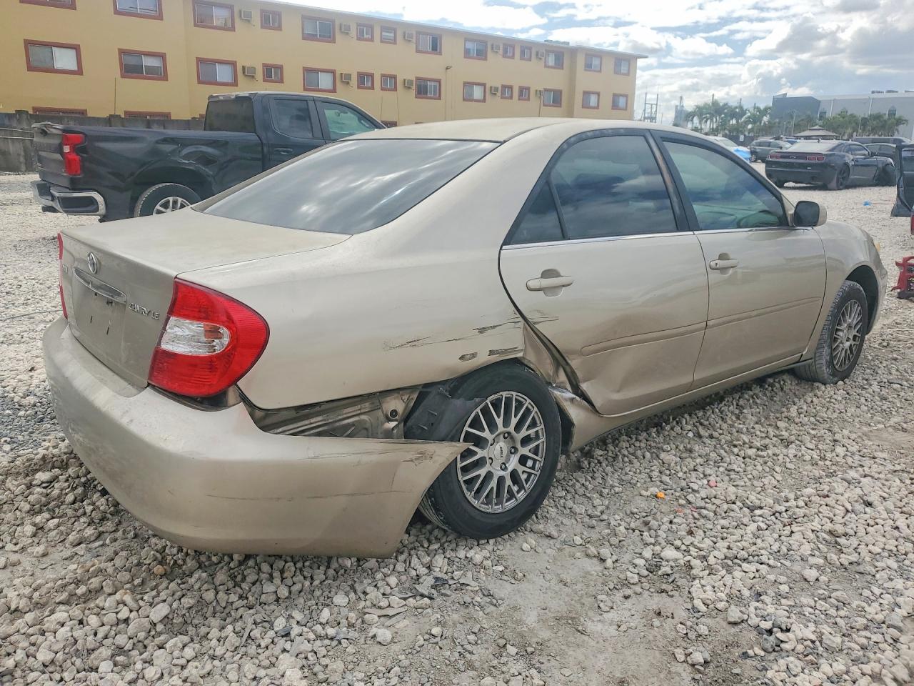 2003 TOYOTA CAMRY LE photo 7