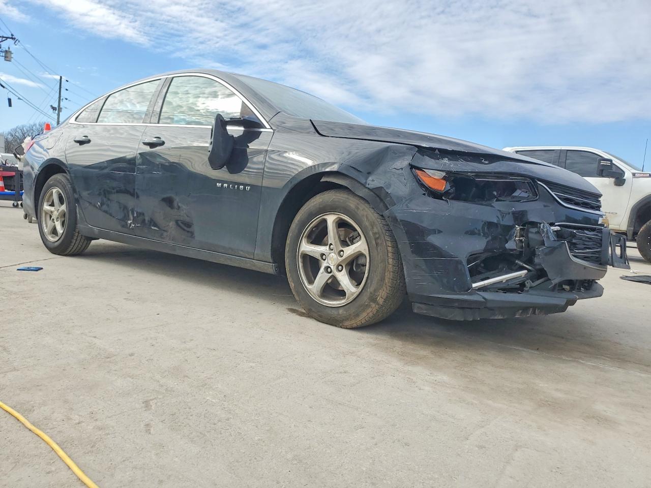 2017 CHEVROLET MALIBU LS photo 4