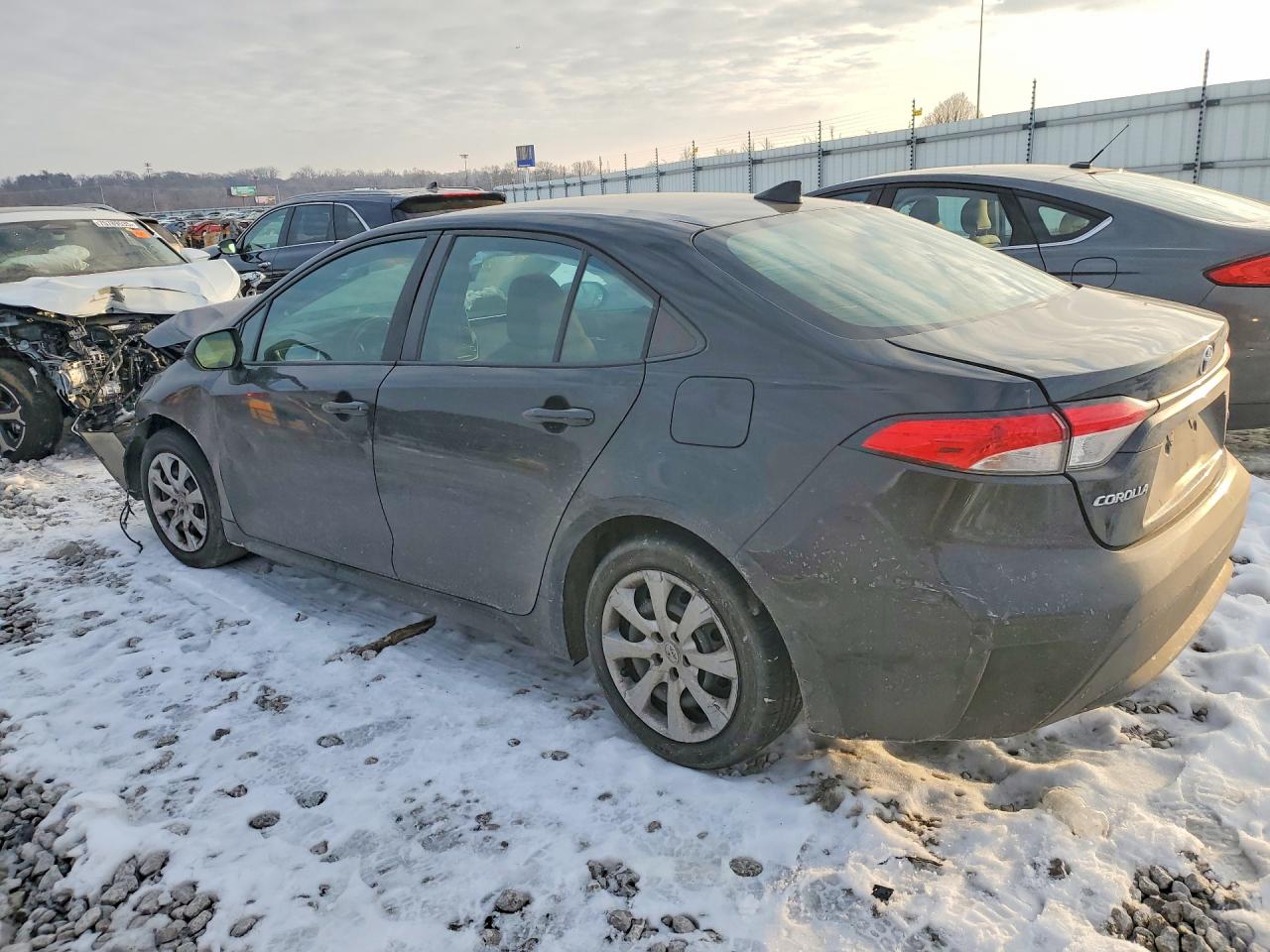 2021 TOYOTA COROLLA LE photo 4