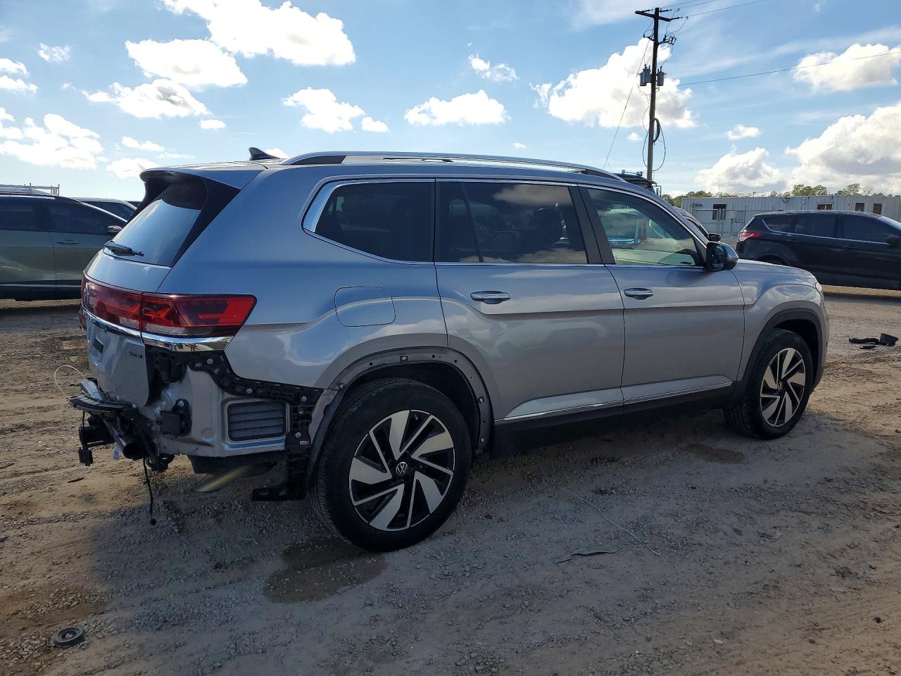 2024 VOLKSWAGEN ATLAS SEL photo 3