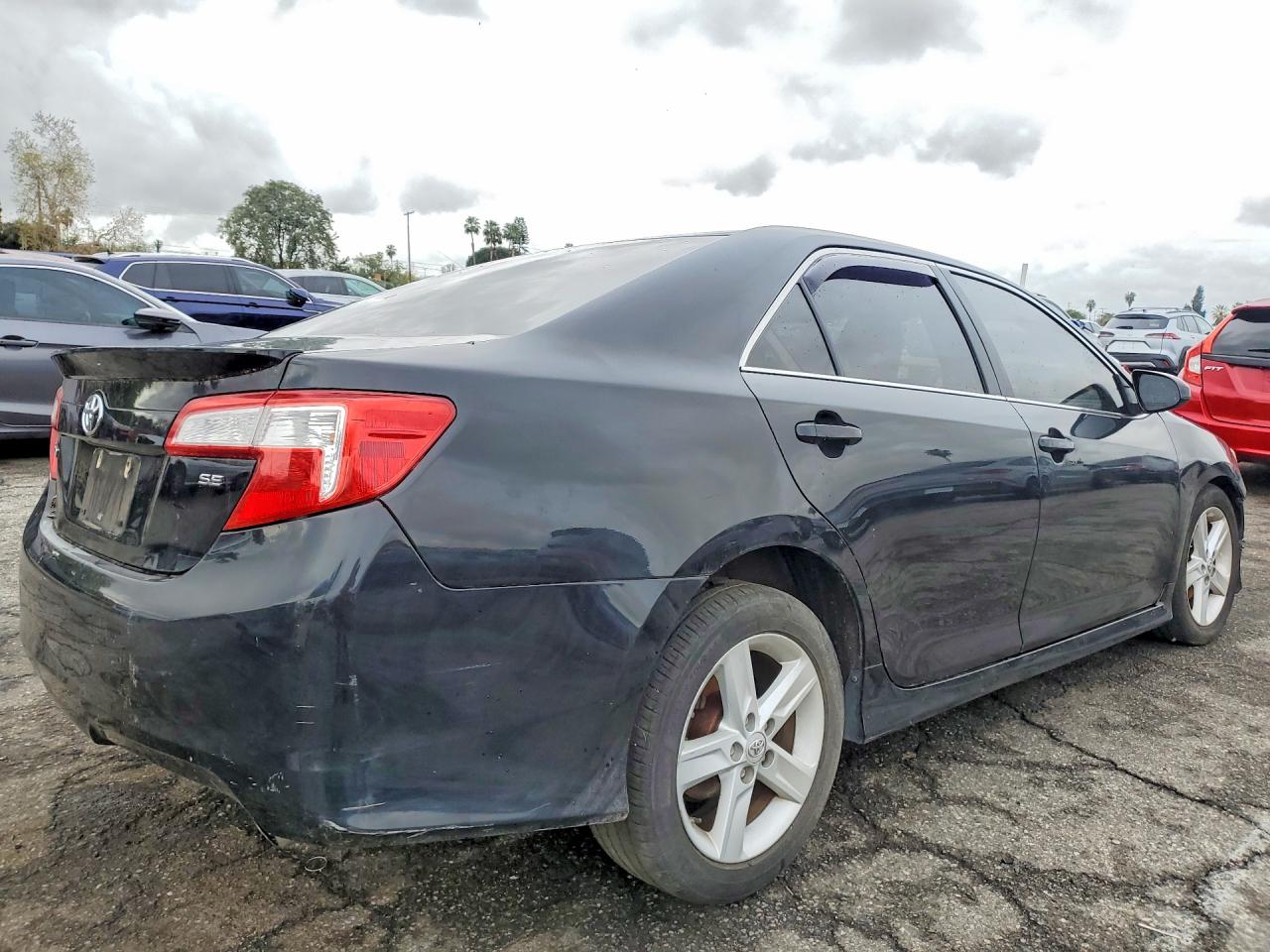 2013 TOYOTA CAMRY photo 3