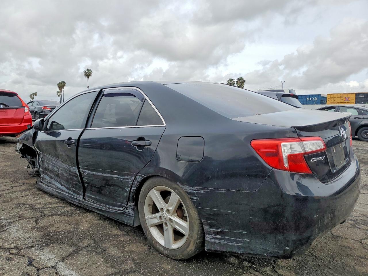 2013 TOYOTA CAMRY photo 2