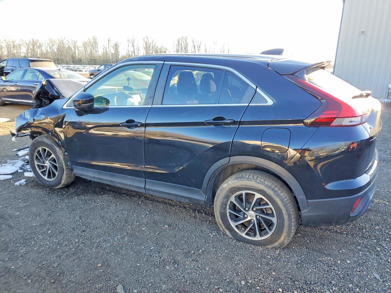 2023 MITSUBISHI ECLIPSE CROSS ES photo 3