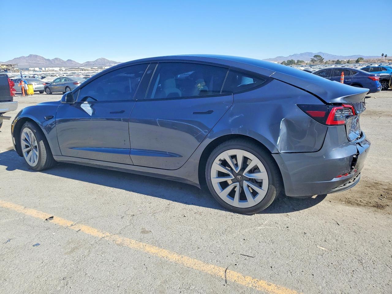 2022 TESLA MODEL 3 photo 3