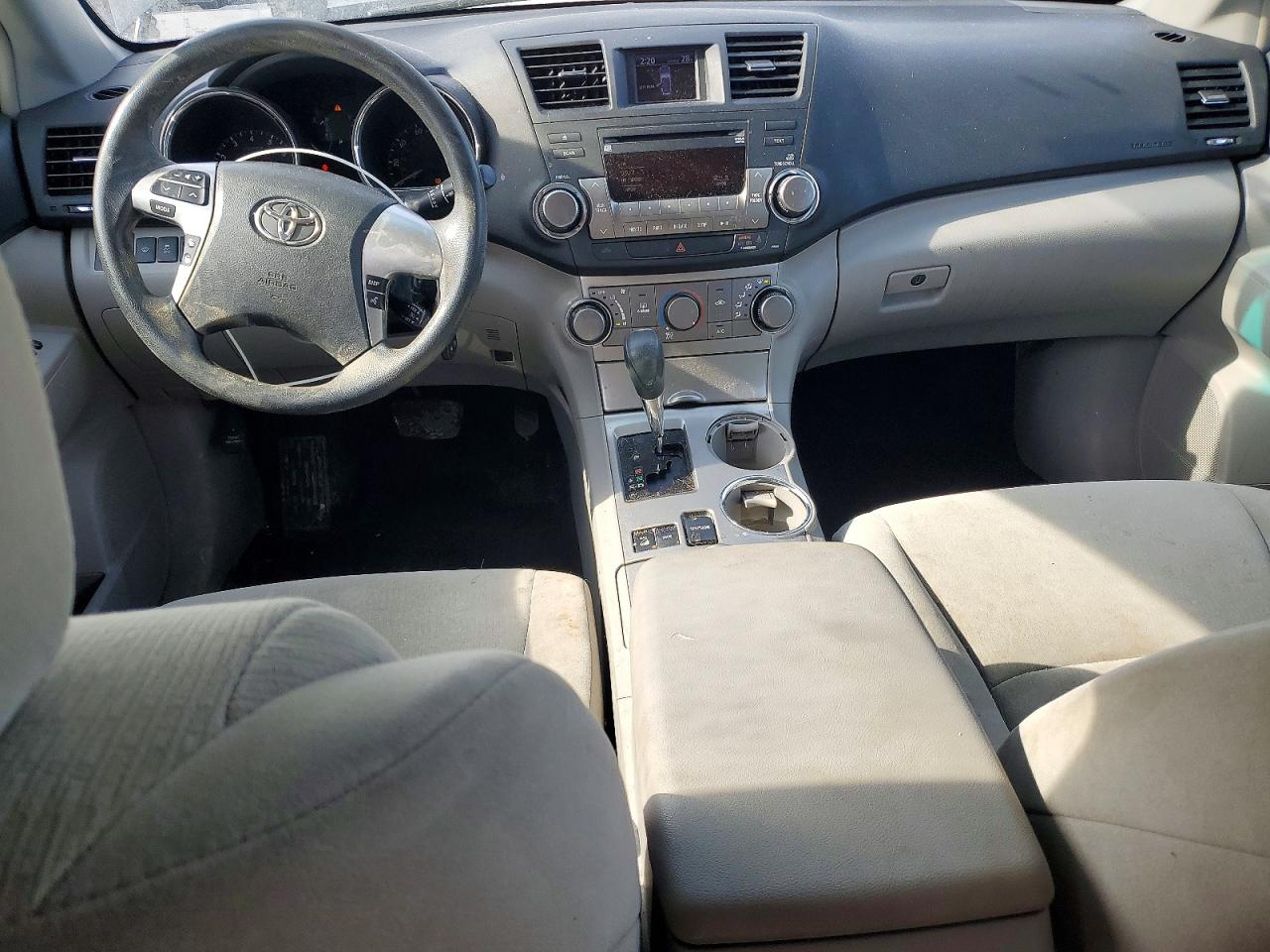 2012 TOYOTA HIGHLANDER BASE photo 8