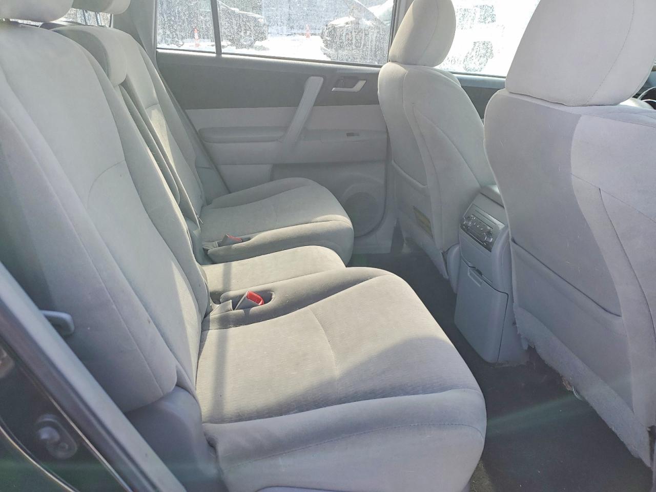 2012 TOYOTA HIGHLANDER BASE photo 11