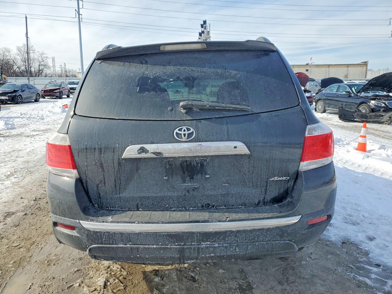 2012 TOYOTA HIGHLANDER BASE photo 6