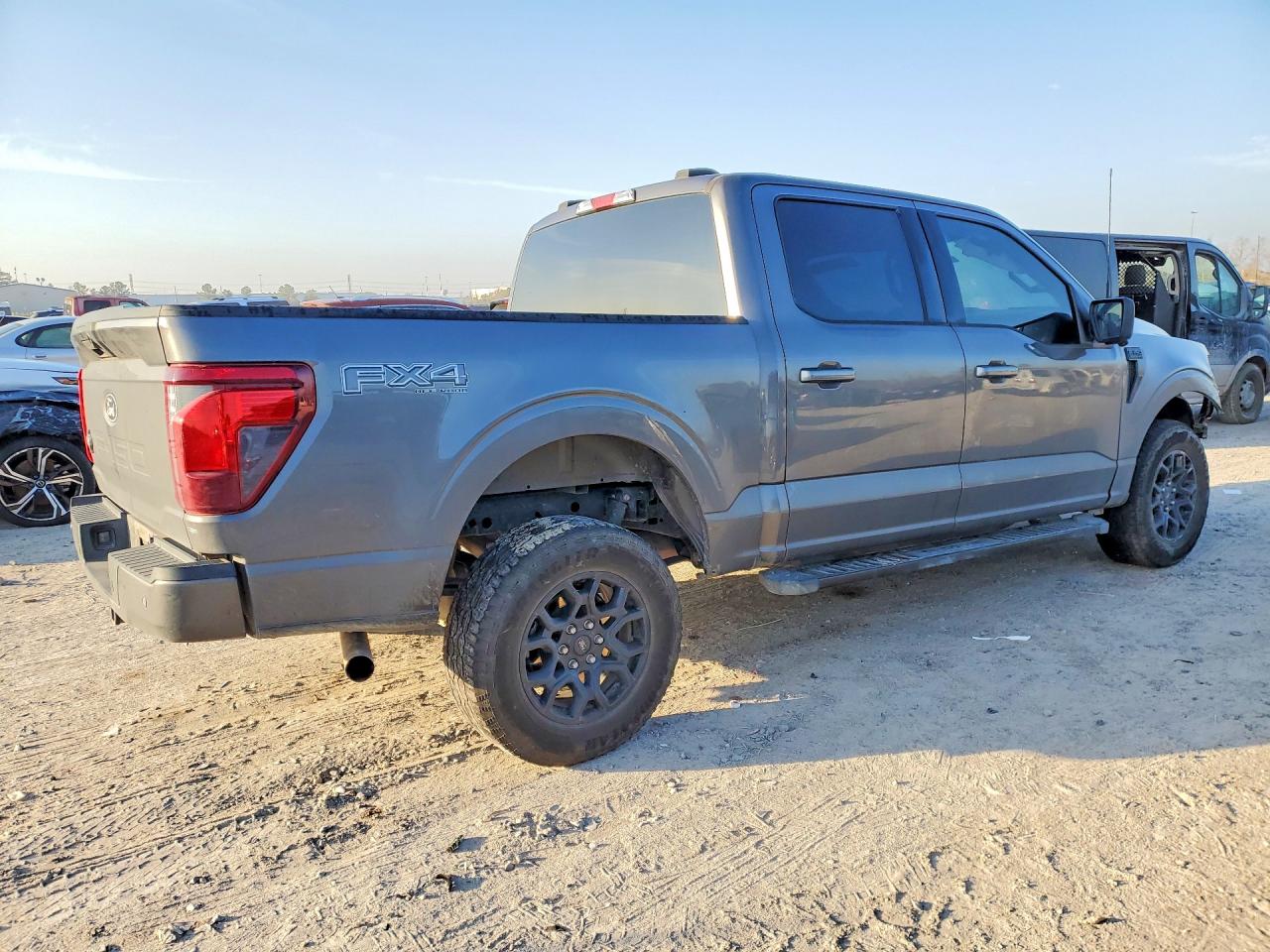 2024 FORD F150 XLT photo 3