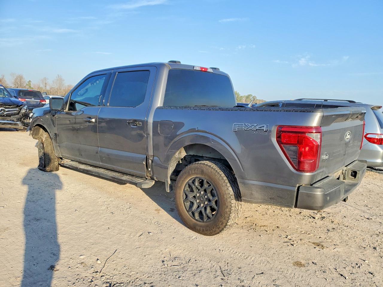 2024 FORD F150 XLT photo 2