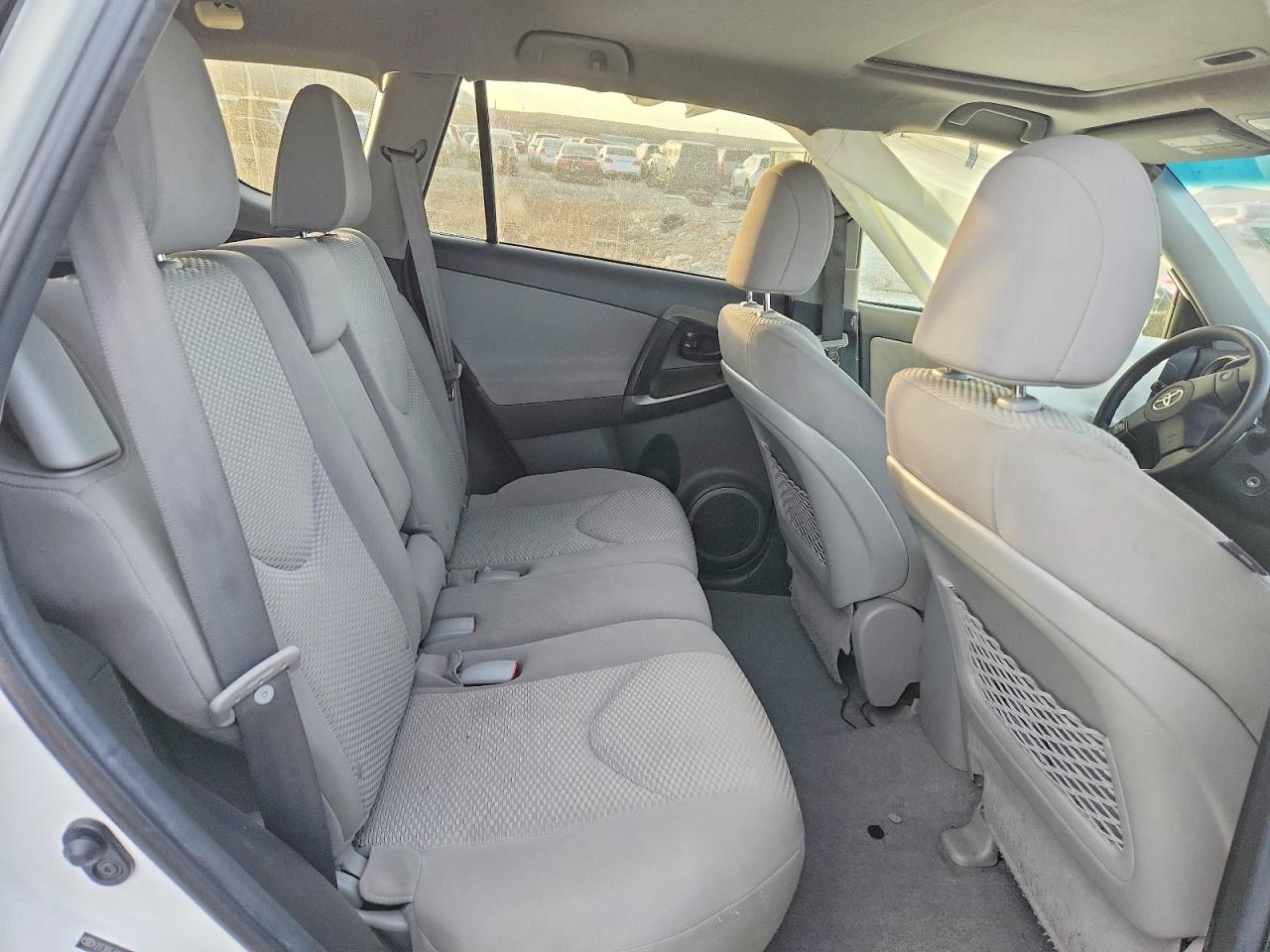 2012 TOYOTA RAV4 BASE photo 11