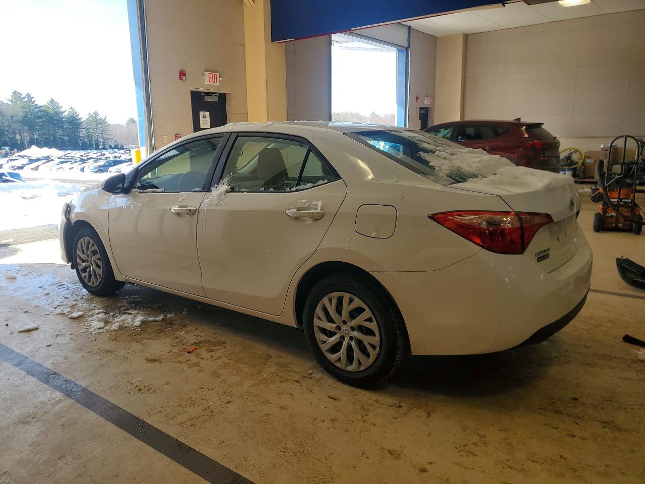 2018 TOYOTA COROLLA LE photo 2