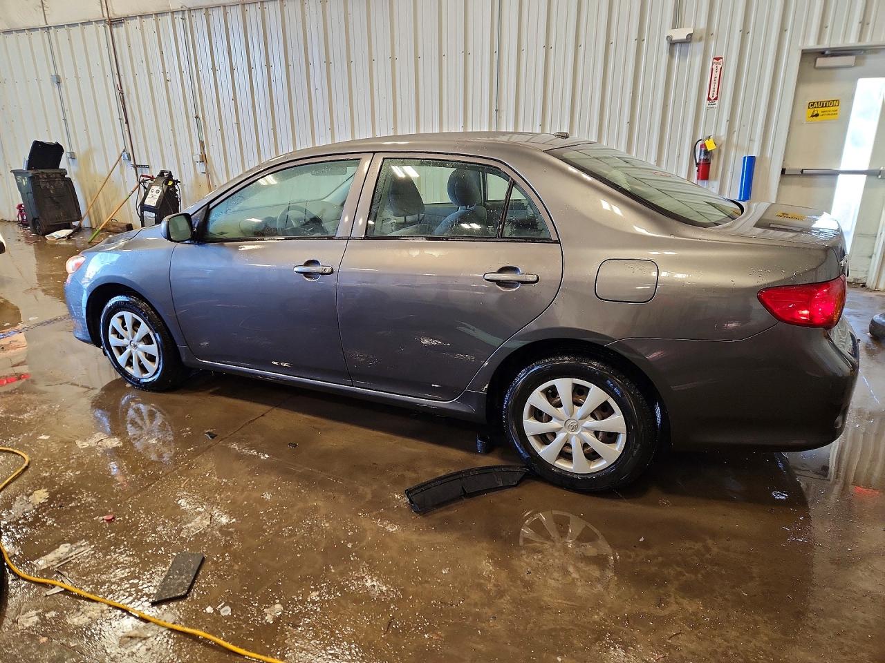 2010 TOYOTA COROLLA LE photo 2