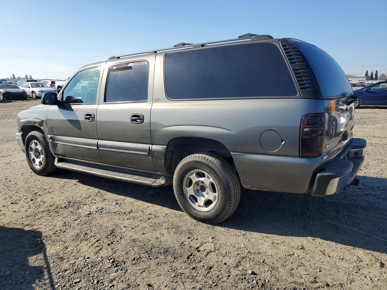 2002 CHEVROLET SUBURBAN C1500 photo 2